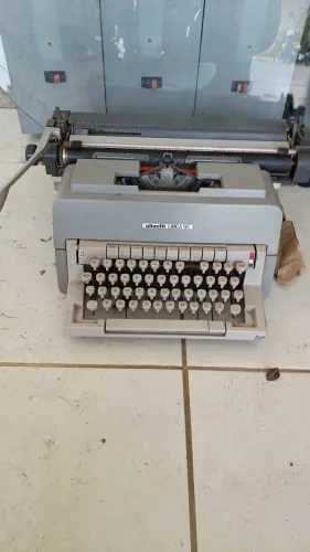 Máquina de escrever antiga