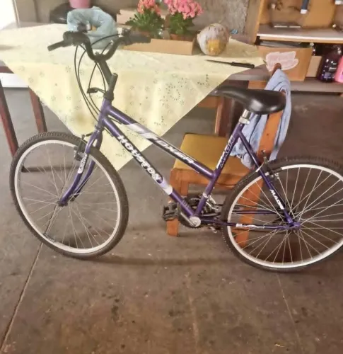 Bicicleta aro 26 roxa