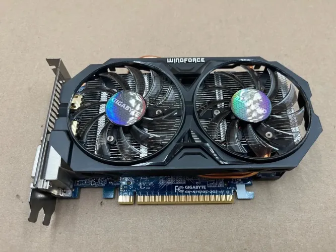 Placa de video 750 TI