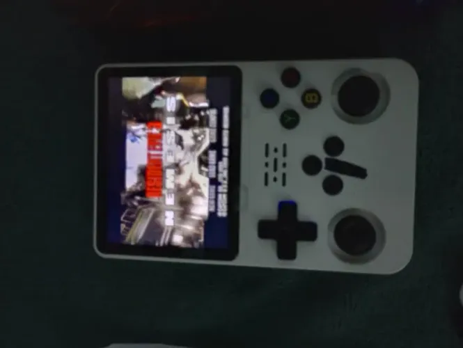 R36S com SD original atualizado com a última versão do ArkOs, versão de 1GB