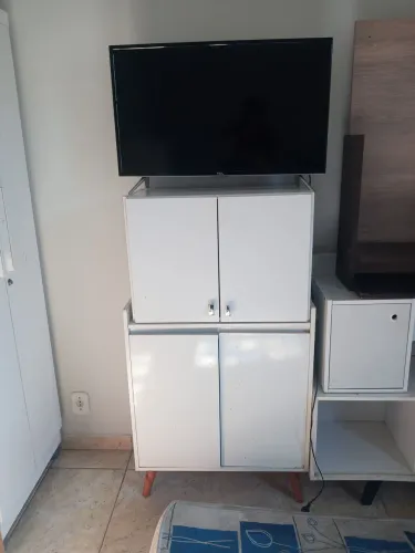 Armário de parede branco