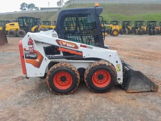 Minicarregadeira BOBCAT S450 Ano 2023 Horímetro 2.252,58h