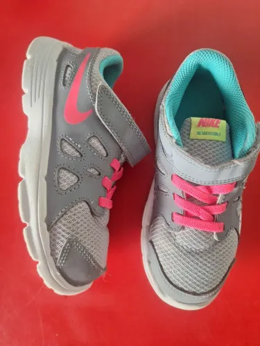 Nike revolution num 25/26 original seminovo 