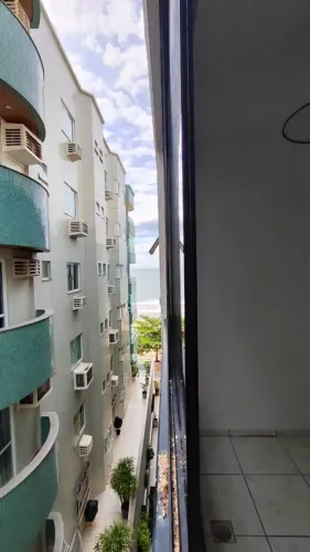 Apartamento em edifício frente mar