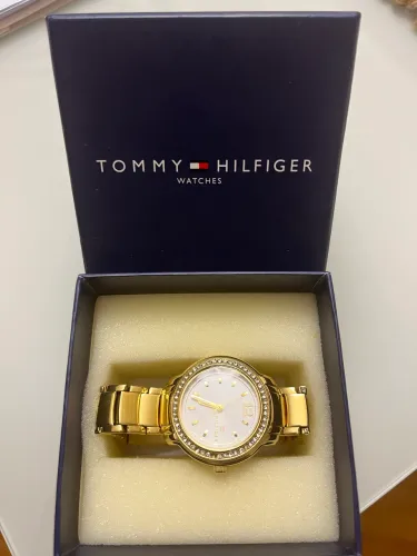 Relógio Tommy Hilfiger feminino aço dourado
