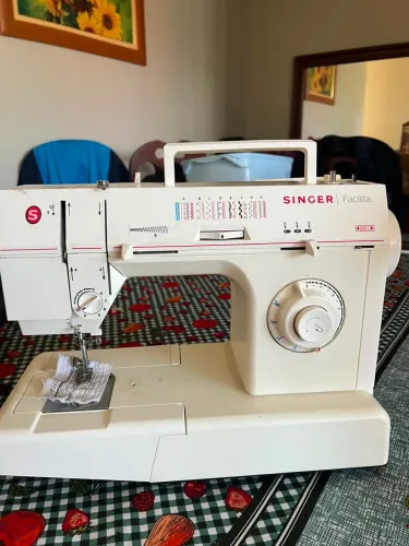 Máquina de Costura Singer 2818C - Reta e Zigue-Zague - 127V