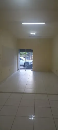 Centro comercial para aluguel possui 36 metros quadrados em Turu - São Luís - MA