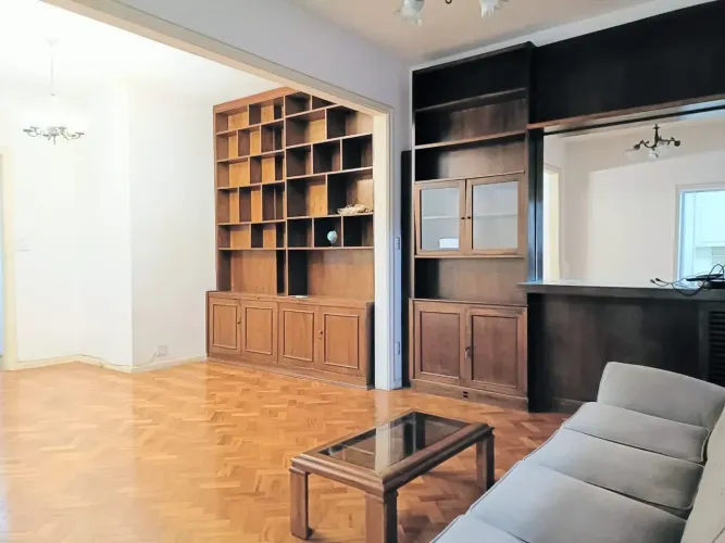 Copacabana -Apartamento Amplo de 133m² com Dependência Completa e Portaria 24h, proximo a