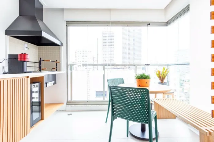 APARTAMENTO MOBILIADO À VENDA NA VILA MADALENA, 2 DORMITÓRIOS, 1 SUÍTE. 1 VAGA DE GARAGEM.