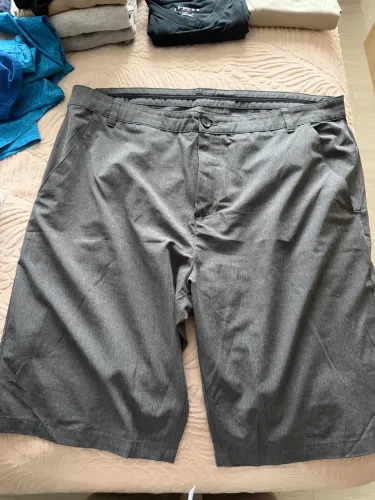 Bermuda Oakley cinza escuro