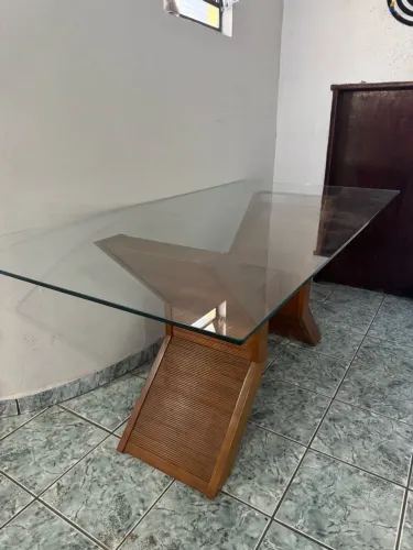 Mesa de Jantar de Alto Padrão 180x90cm - Base Escultural em Freijó e Tampo de Vidro 10mm