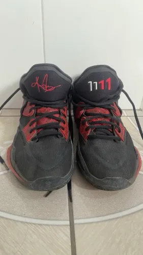 Tenis Nike Kyrie Irving 8 Infinity Seminovo 