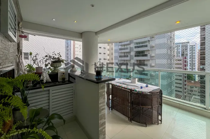 Apartamento com varanda gourmet e lazer a 1 quadra da praia nas Pitangueiras, Guarujá