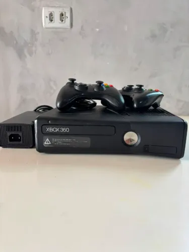 Xbox 360 Desbloqueado + 2 Controles Originais
