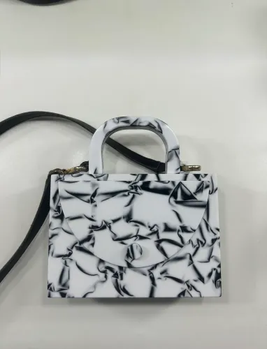 Bolsa Estilé preta e branca 