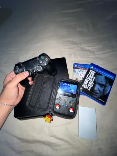 Vendo ps4 slim de 500gb com hd de 500gb,dois jogos mídia física e r36s!