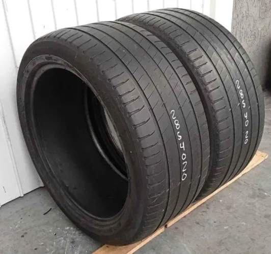 Pneu 285/45 aro 20 Michelin semi-novos