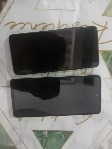 2 celulares com defeito para tirar peças valor 500 os 2