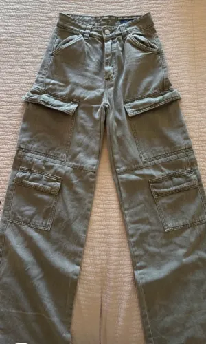 calça wide leg cargo