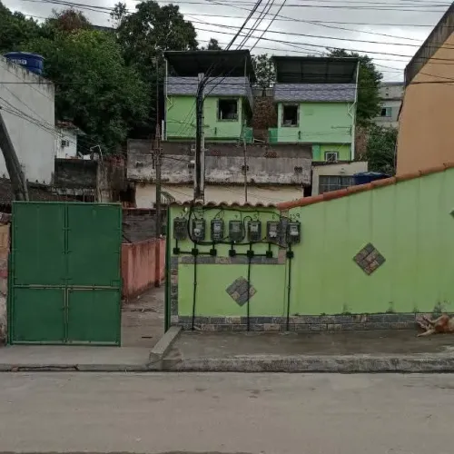Alugo casa no Bairro Almerinda, ótima localização. Próximo a rodovia