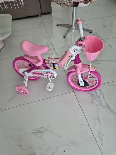 Vendo uma bicicleta infantil aro 12