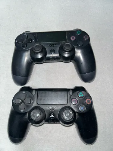 Console sony PS4 slim com 2 controles