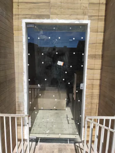 PORTA EM VIDRO TEMPERADO