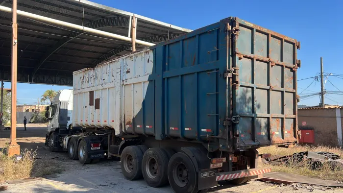 Conjunto Iveco STRALIS 360 trucado e Caçambao