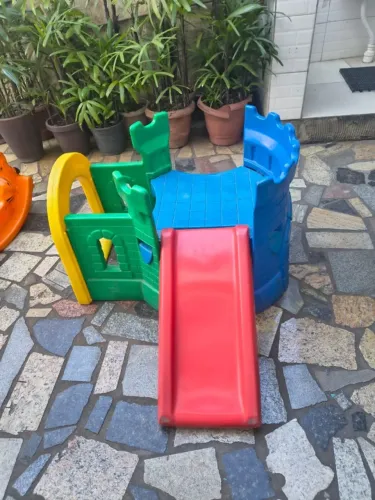  Playground Castelo Infantil com Escorregador e Escalada