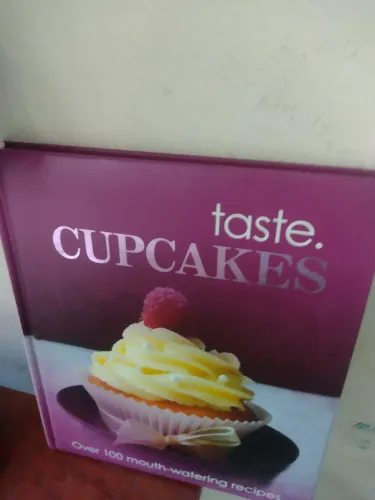Livro Taste. Cupcakes da editora americana Igloo books