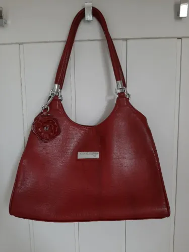 Bolsa em couro vermelho laci baruffi