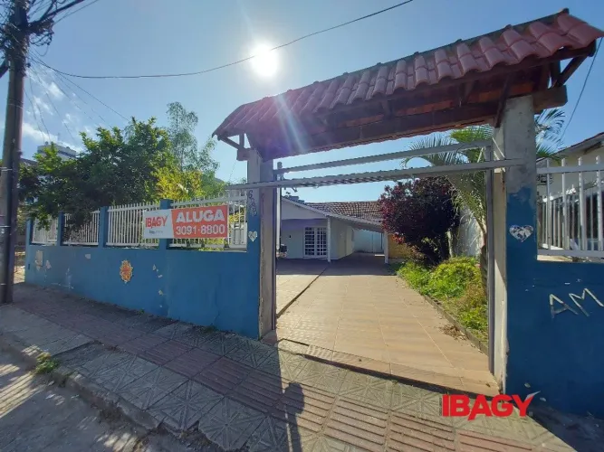 Excelente Casa 2 dormitório(s) em Lagoa Da Conceição - Florianópolis