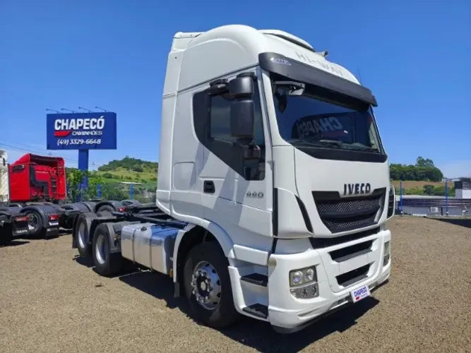Iveco Hi-way 440 6x2 ano 2017