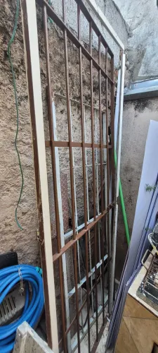 Grade ou portão de ferro