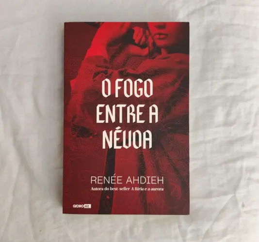 O Fogo Entre a Névoa - Renée Ahdieh