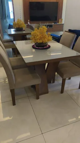 Mesa com 4 cadeiras