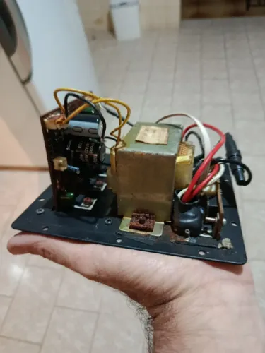 Vendo placa bivolt para som portátil 