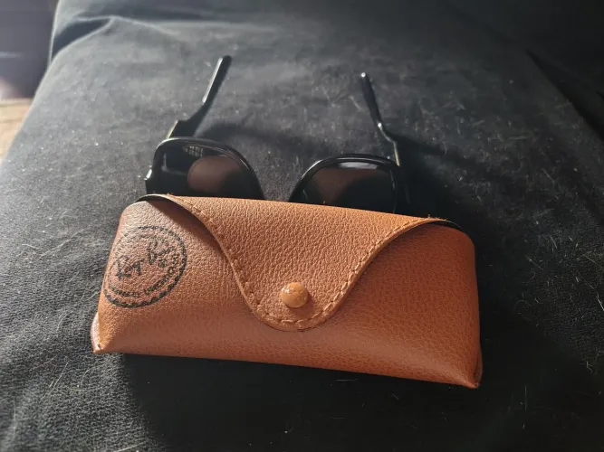 Vendo óculos Rayban Mega Wayfarer, novo sem uso. Não tem câmera.