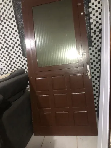 Vendo Porta madeira boa , não pega cupim , tem o Marco 