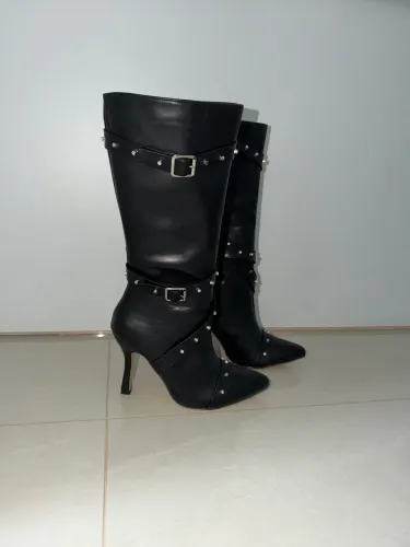 Bota cano alto preta