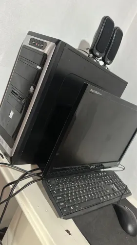 Computador completo mouse, teclado caixa de som