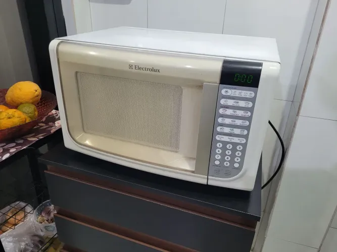 Microondas Eletrolux 31 Litros Novo