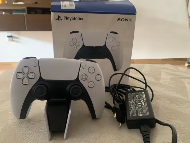 Controle de PS5 DualSense original + carregador original.Perfeito estado.Resende RJ.