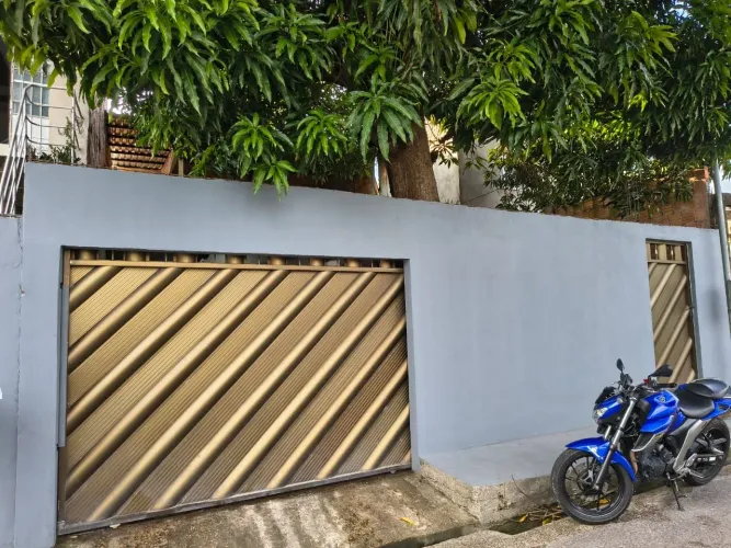 CASA COM ÓTIMA LOCALIZAÇÃO
