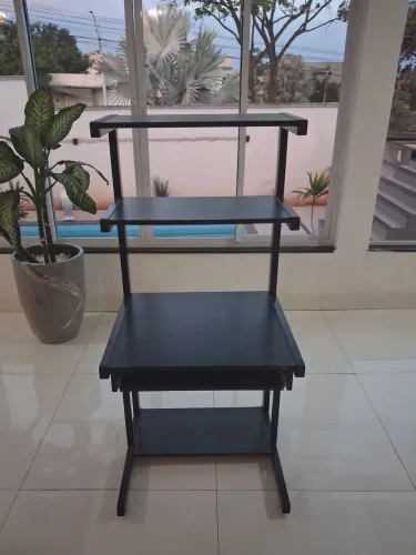Mesa Compacta e Muito Resistente