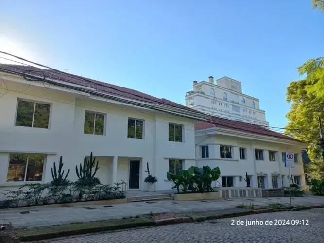 Sobrado para aluguel com 186 metros quadrados com 3 quartos em Moinhos de Vento - Porto Al