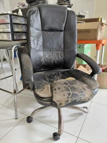 Cadeira de Escritório Presidente Preta - para reforma