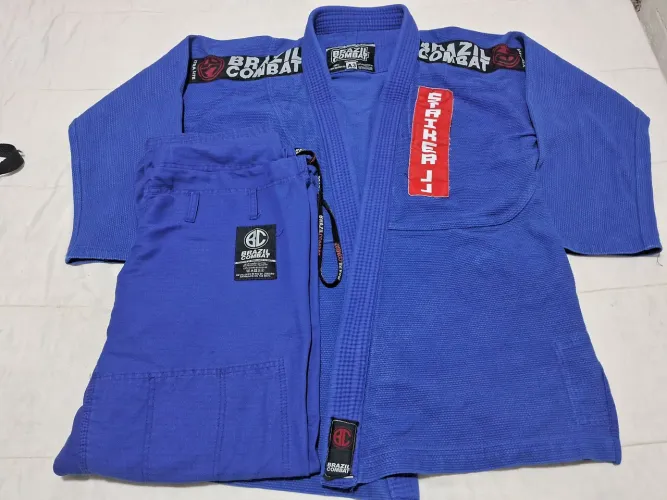 Kimono jiu-jitsu A3 pouco usado sem detalhes 