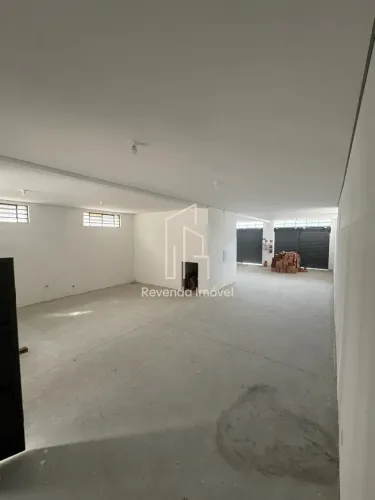 Sala Comercial de Alto Padrão no Km 18: 170m², 2 banheiros, 6 vagas de garagem. Agende sua