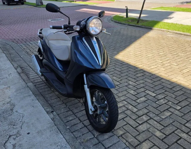 Piaggio Beverly 250 - Scooter Premium - Muito Nova - Pneus Novos